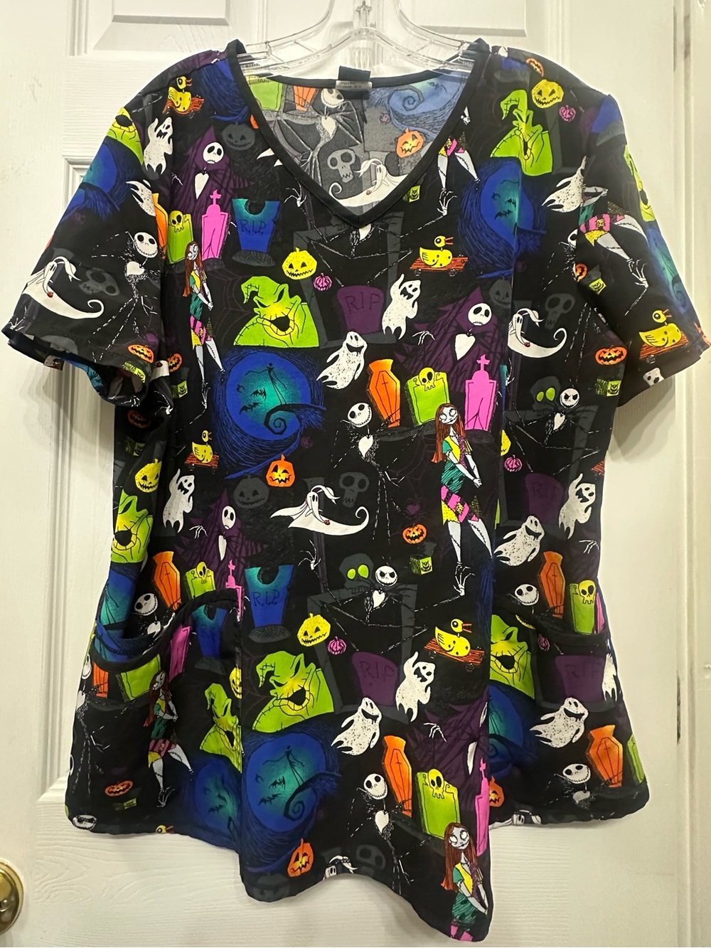 Disney Tim Burtonโs The Nightmare Before Christmas Scrub Top Shirt Women Size XL